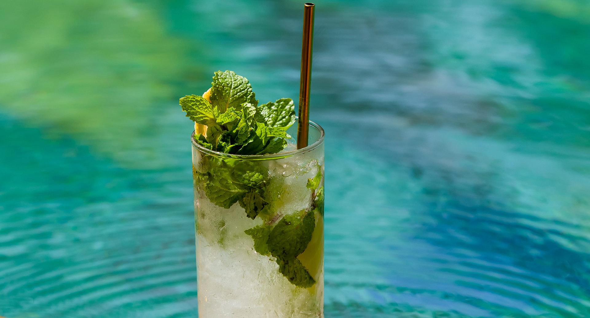 TAN Beach Lounge - Bee Breeze