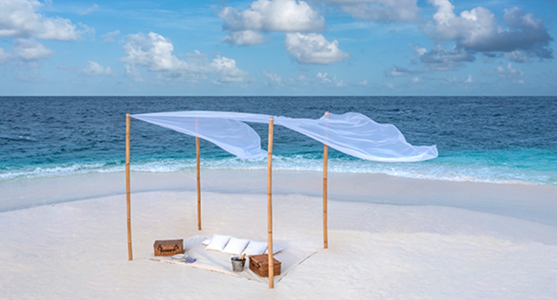 Designer Dining Castaway Picnic at Anantara Kihavah Maldives